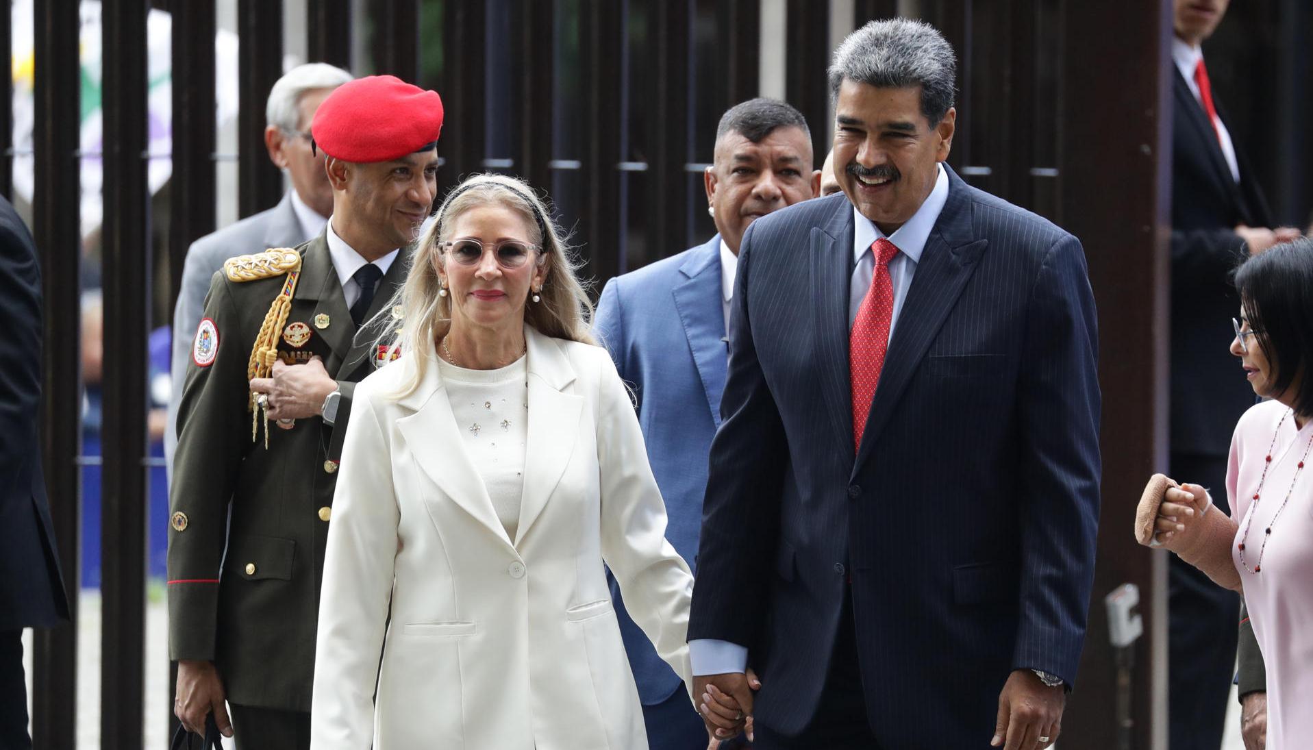 El Presidente de Venezuela, Nicolás Maduro y la primera dama Cilia Flores llegando al Tribunal Supremo de Justicia (TSJ).