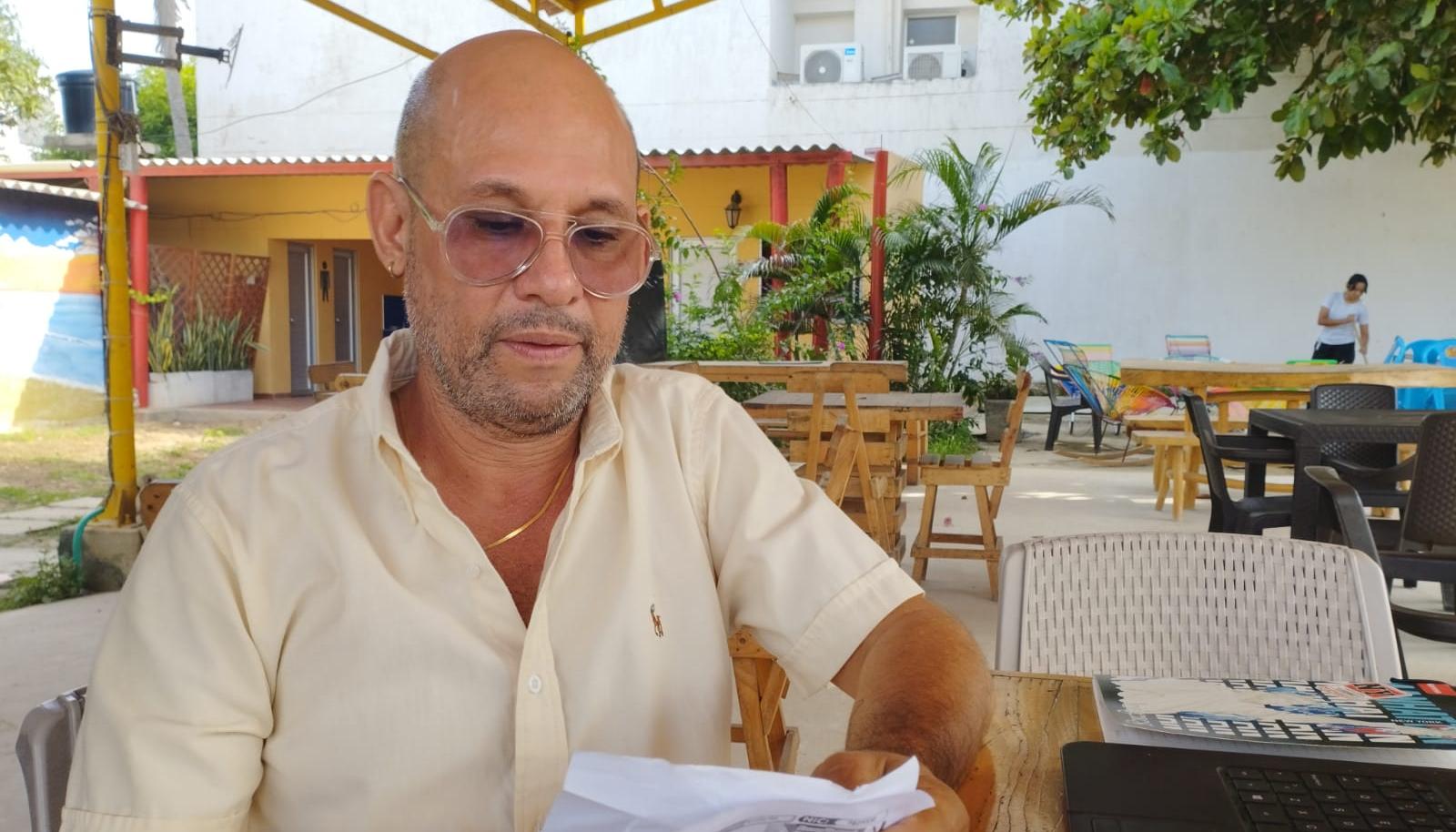 Ricardo Rueda, comerciante que se encadenó en la oficina de Air-e en Puerto Colombia
