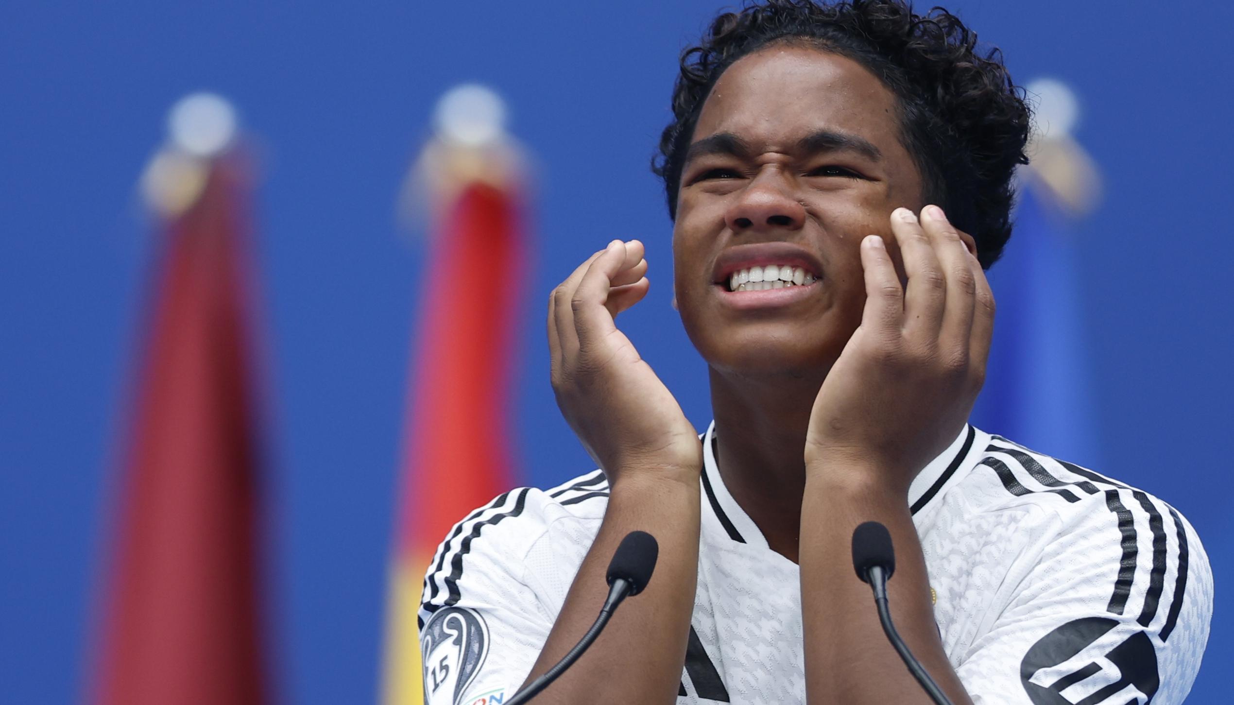 Endrick se emocionó hasta las lágrimas durante su presentación en el Santiago Bernabéu.