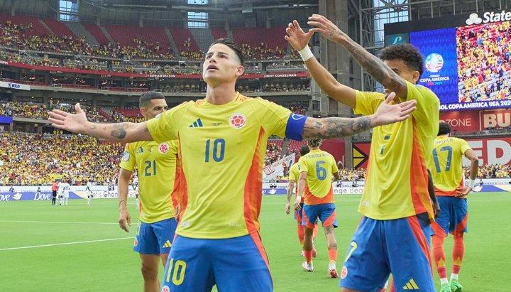 James Rodríguez tras marcar, de pena máxima, el segundo gol de Colombia, 