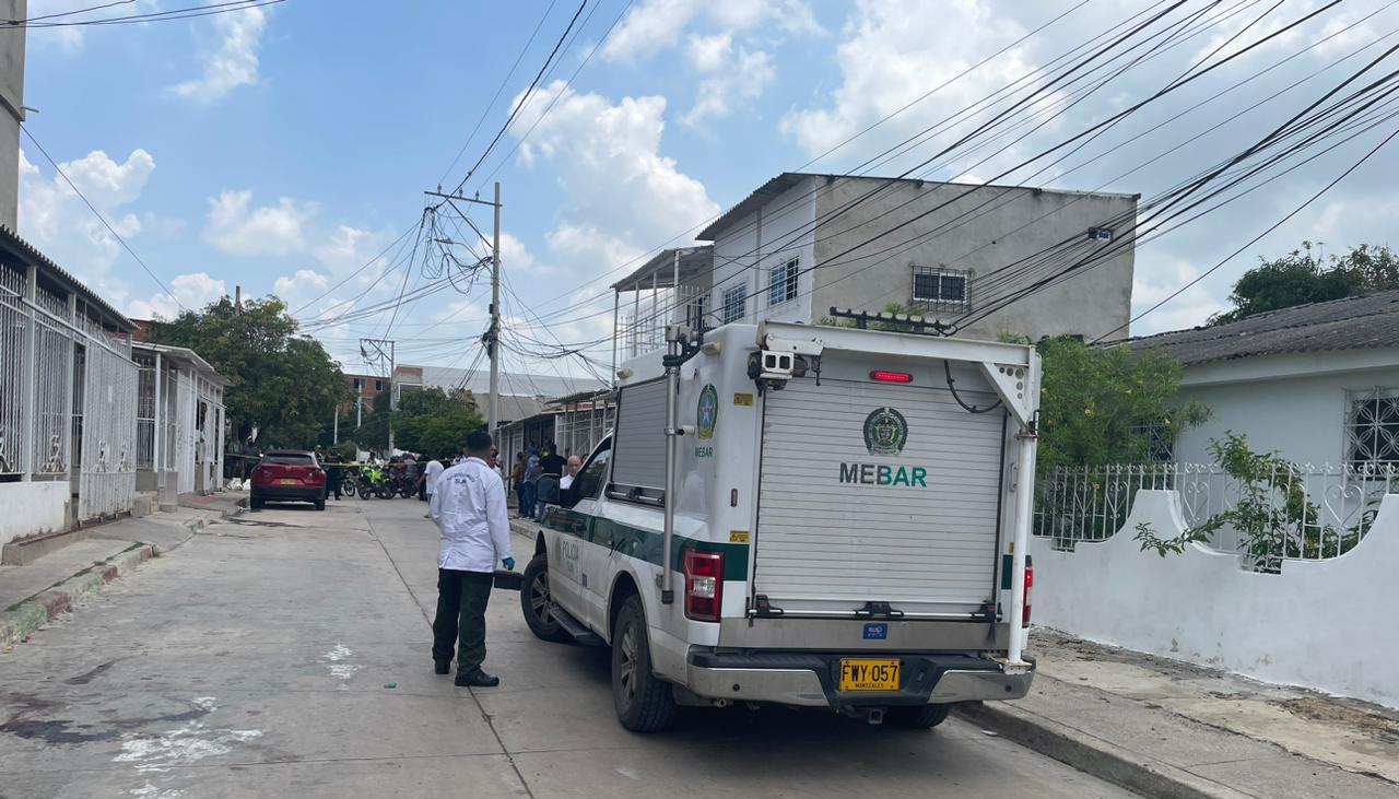 Personal de Policía Judicial durante una diligencia en el barrio San Luis.