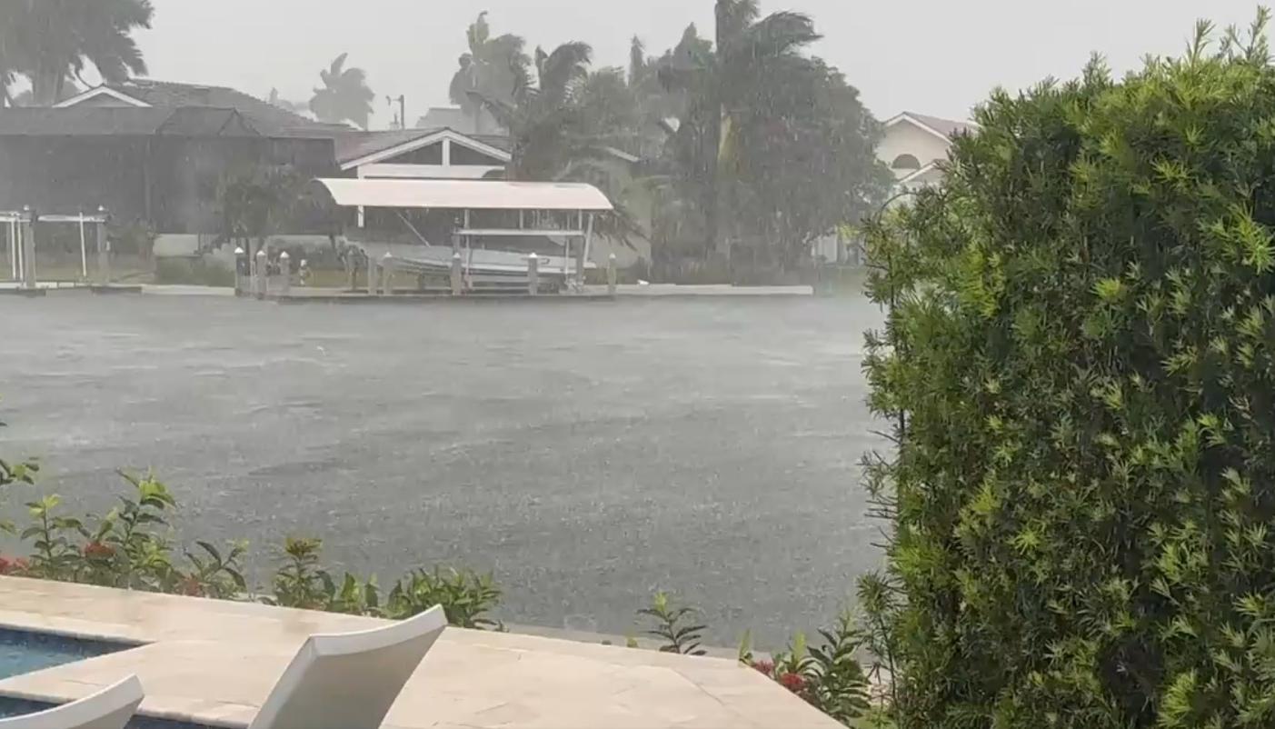 Huracán Debby está dejando fuertes lluvias en Estados Unidos.