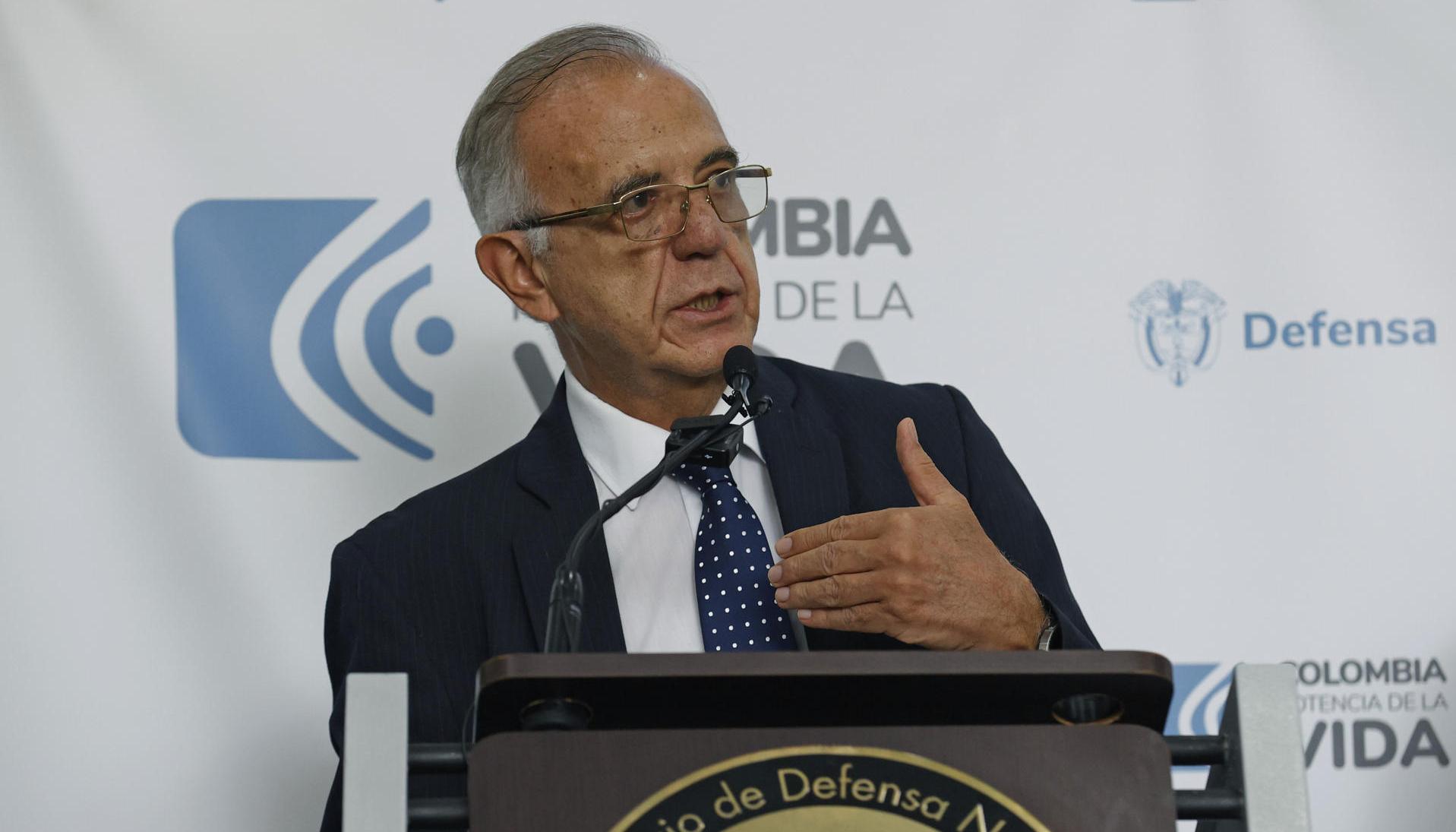 Iván Velásquez, Ministro de Defensa.