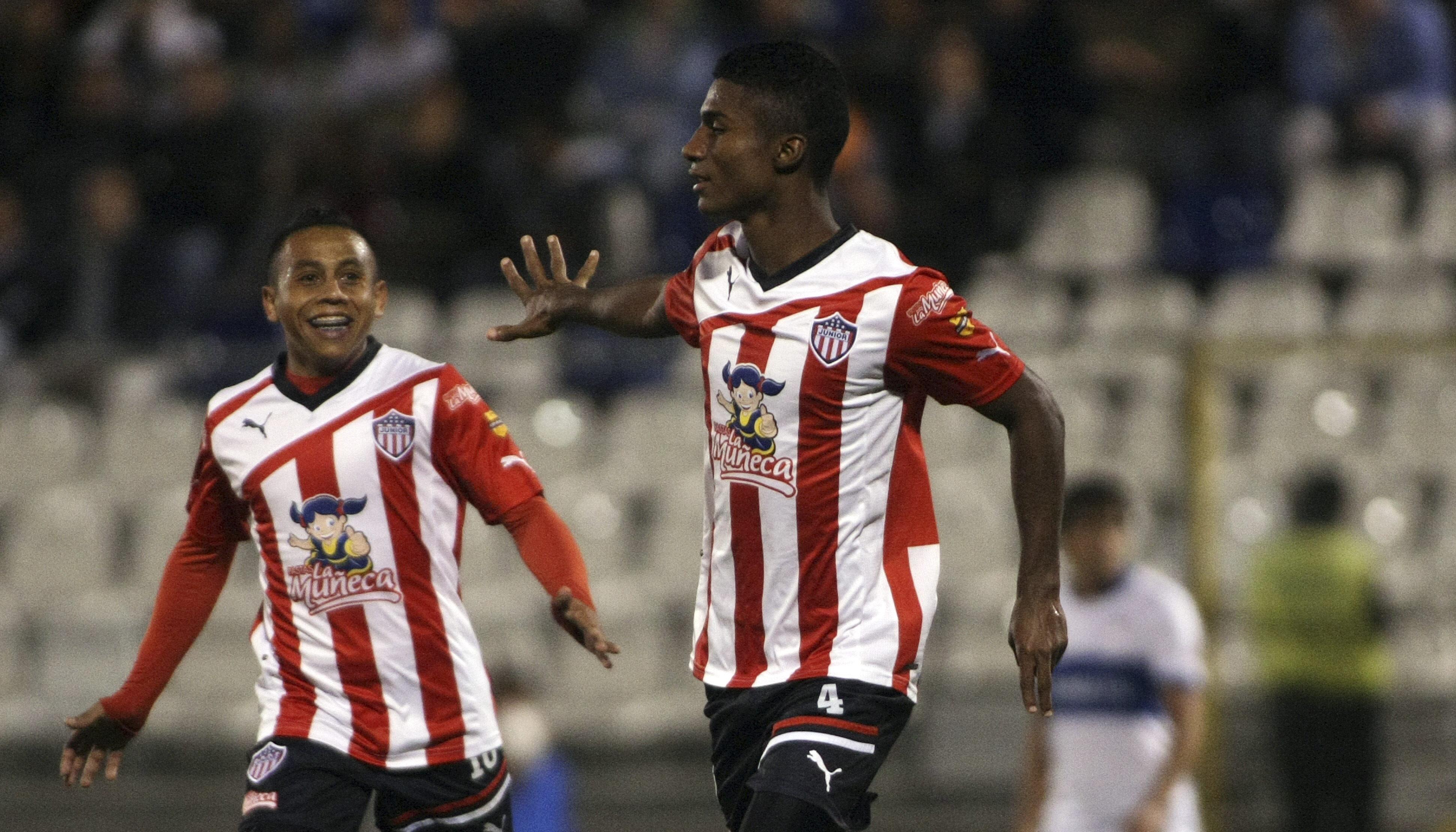 Héctor Quiñones y Vladimir Hernández, autores de los últimos goles de Junior en Chile. 