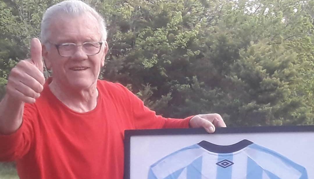 Jorge Solari tiene 82 años y todavía trabaja en el club Renato Cesarini. 