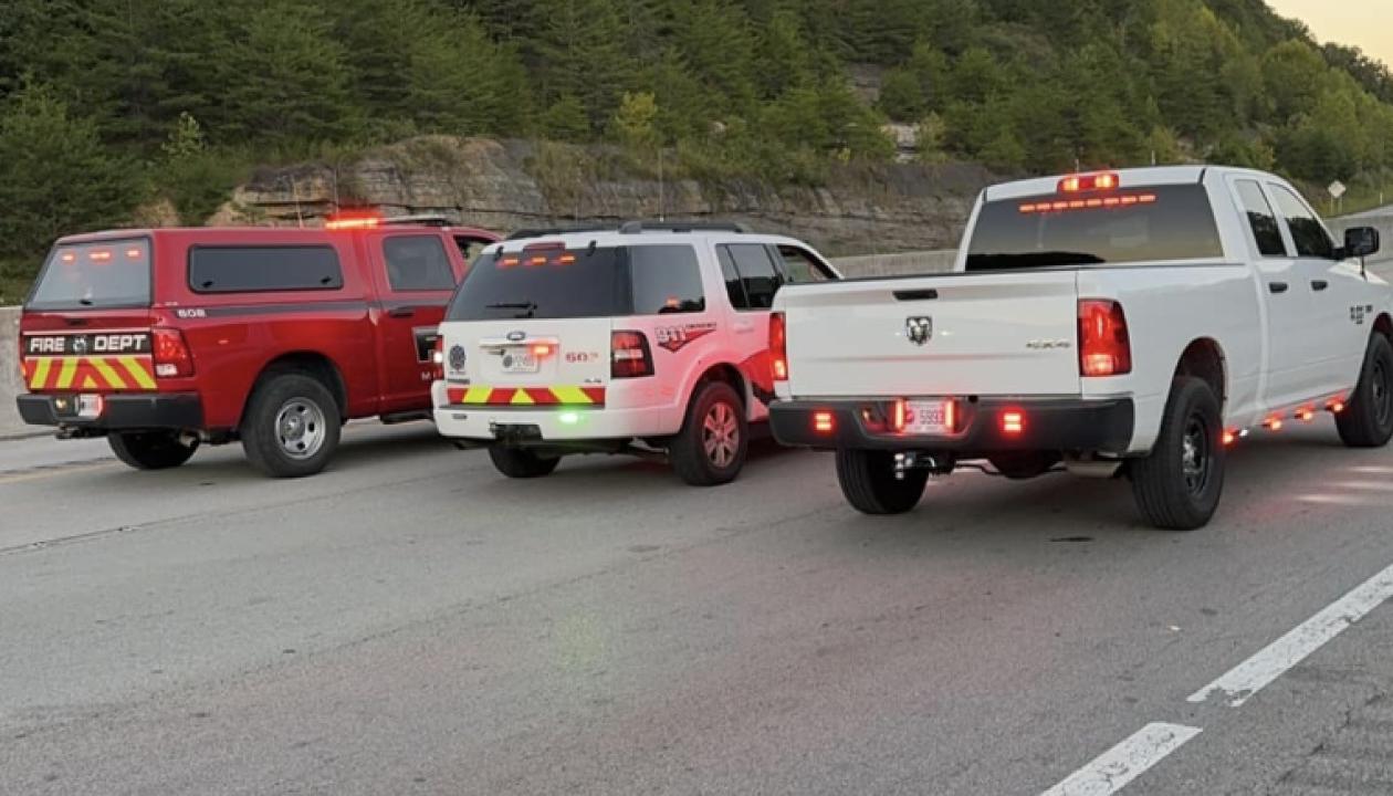 Autoridades en la autopista donde ocurrió el suceso. 