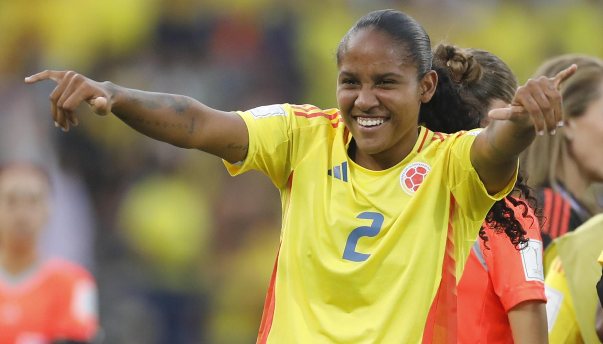 Mary Álvarez celebrando su gol. 