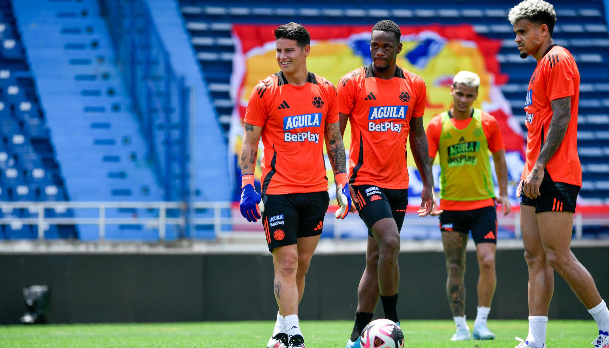 James Rodríguez, Jhon Jáder Durán y Luis Díaz, tridente ofensivo de Colombia contra Argentina.