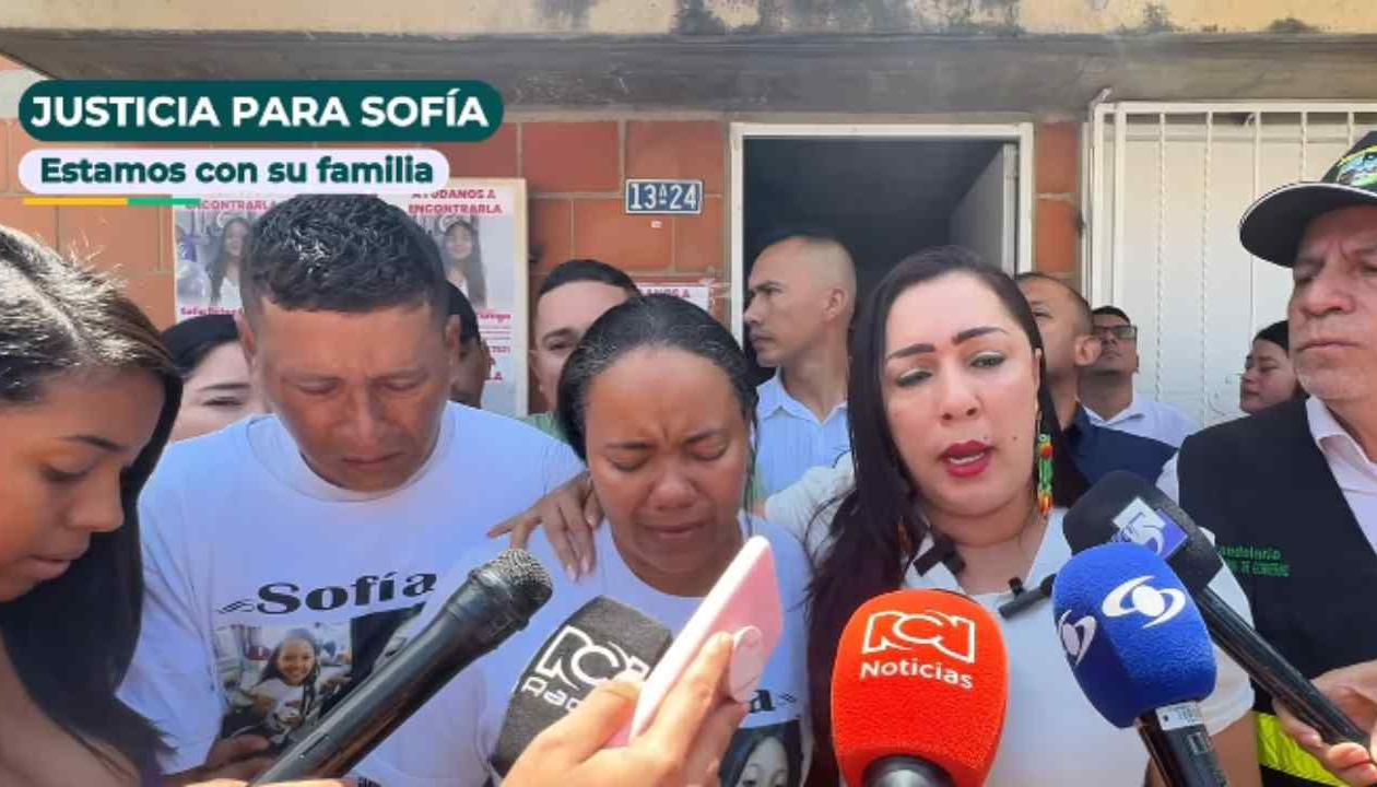 Papás de Sofía Delgado con la alcaldesa de Candelaria, Gessica Vallejo.