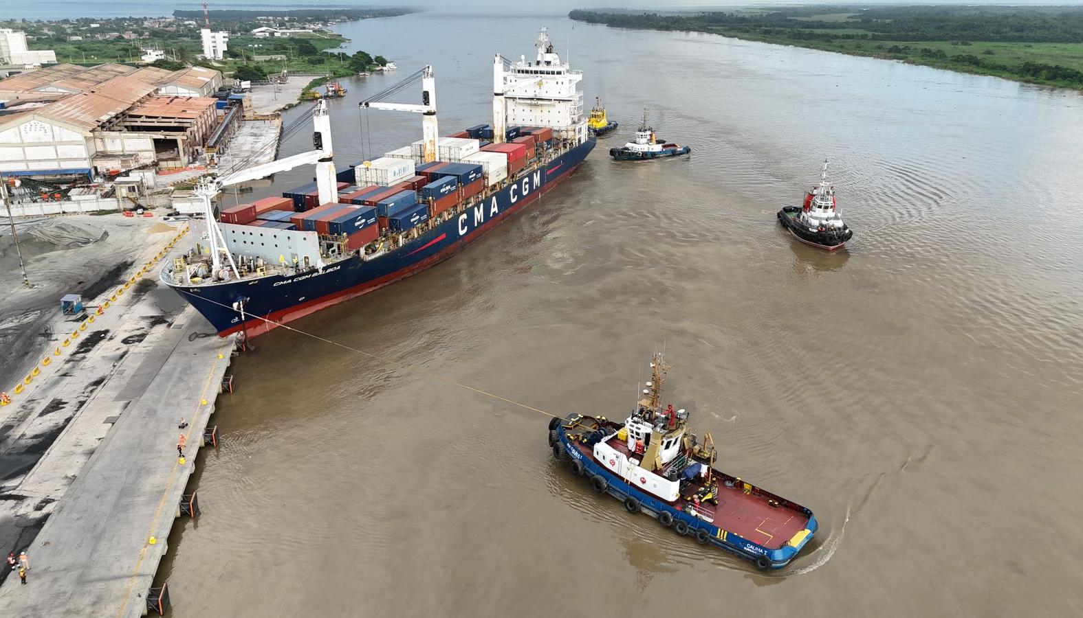 Buque colisionó en Puerto de Barranquilla.