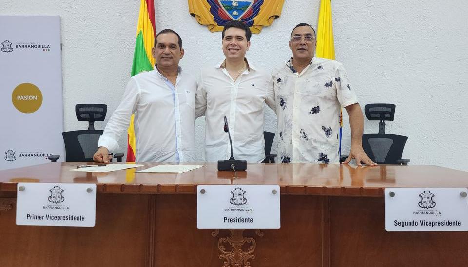 Santiago Arias (primer vicepresidente), Andrés Ortiz (presidente) y Antonio Bohórquez (segundo vicepresidente), mesa directiva del Concejo de Barranquilla para 2025.