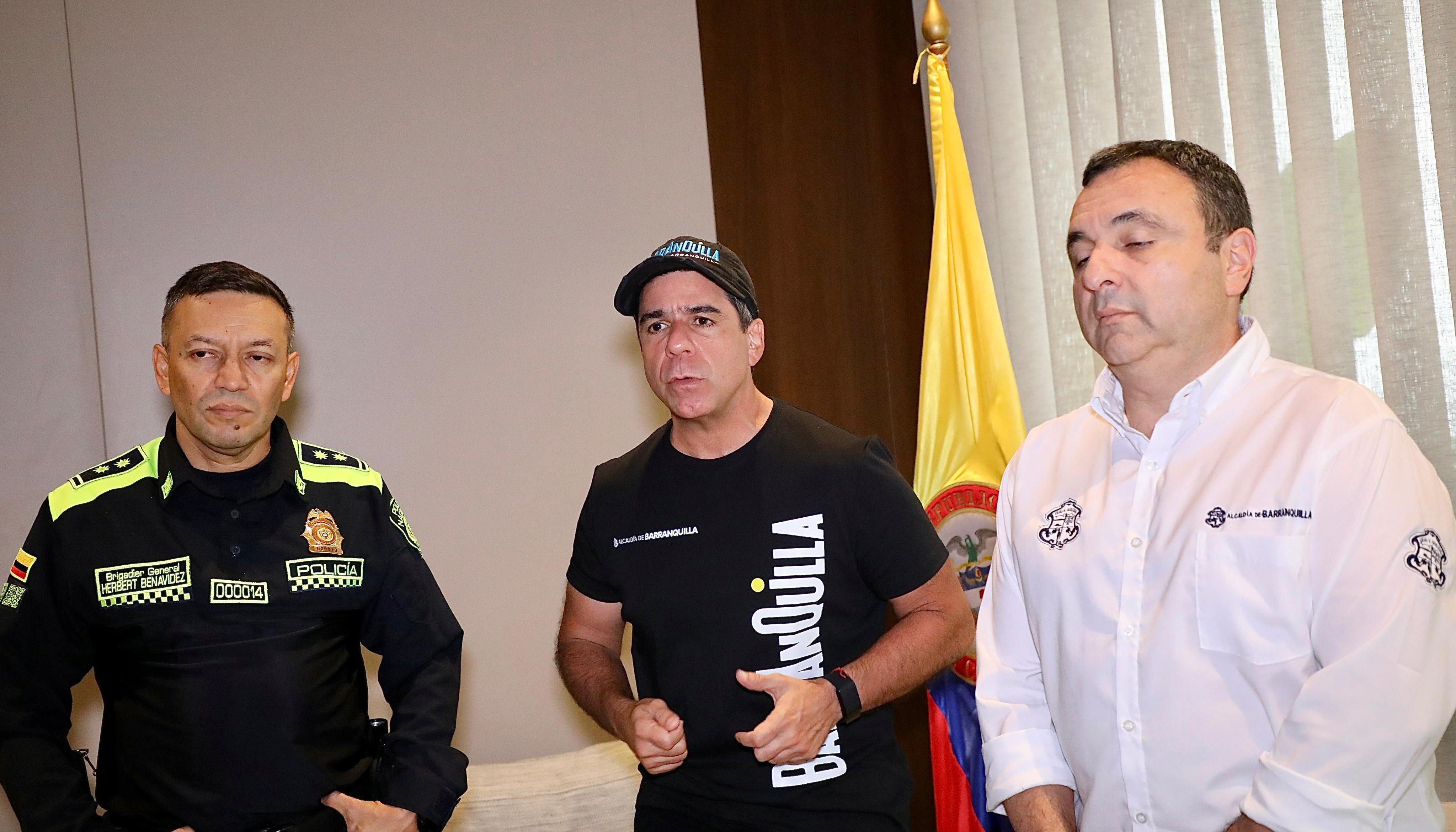 Alcalde de Barranquilla, Alejandro Char, junto al comandante de la Policía Metropolitana, general Herbert Benavidez. 