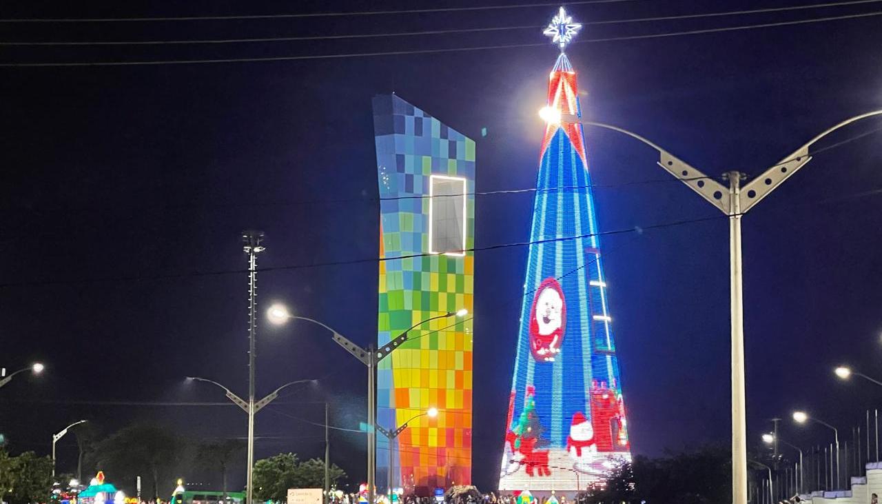 Imágenes del Árbol en la navidad de 2023. 