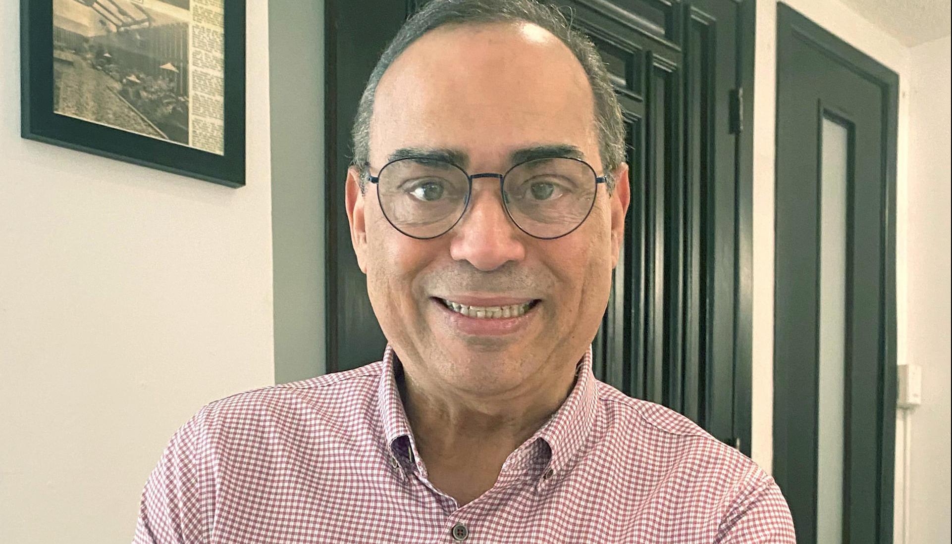 El salsero puertorriqueño Gilberto Santa Rosa.