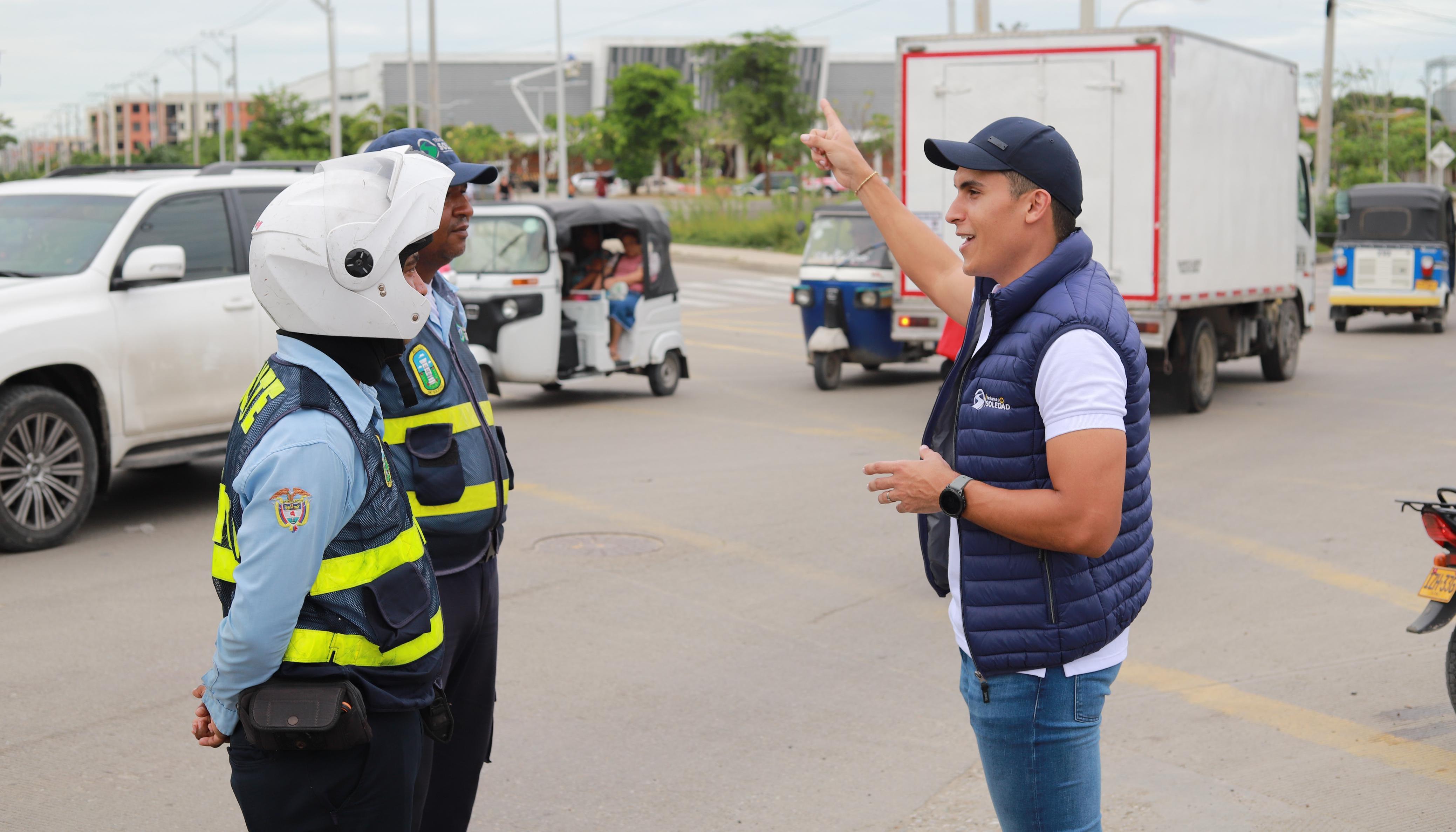  Funcionario de la Alcaldía y agentes de Tránsito de Soledad. 