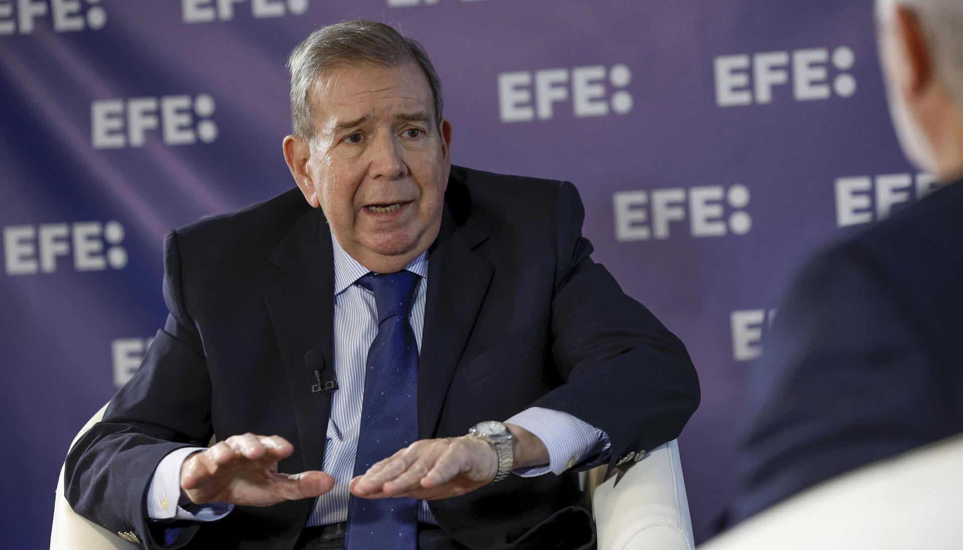  Edmundo González Urrutia, durante la entrevista con EFE.