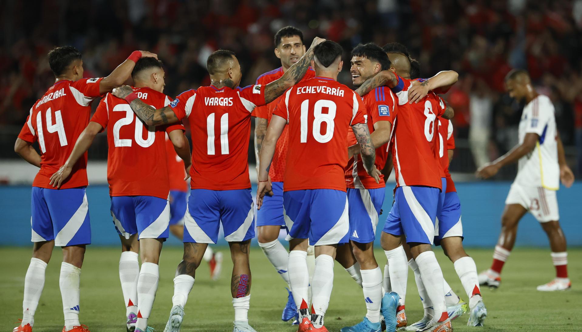 Los chilenos celebrando el triunfo ante Venezuela. 