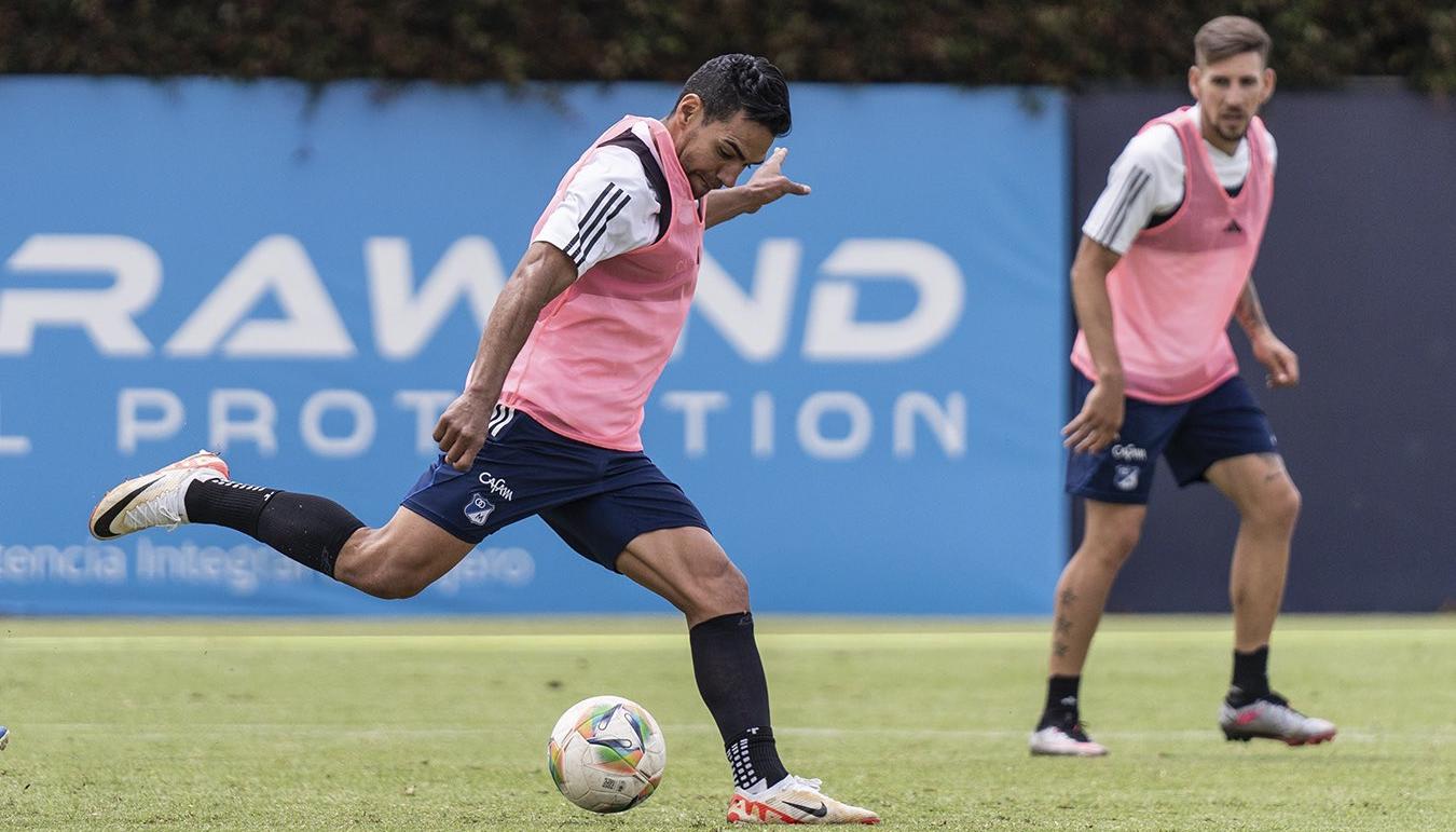 Radamel Falcao García en la práctica de este viernes con Millonarios. 