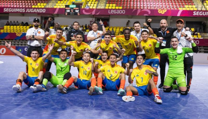 Selección Colombia sub-20 de Futsal dirigida por Roberto Bruno.