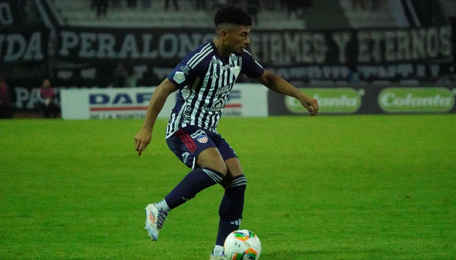 Edwin Herrera, lateral derecho del Junior.