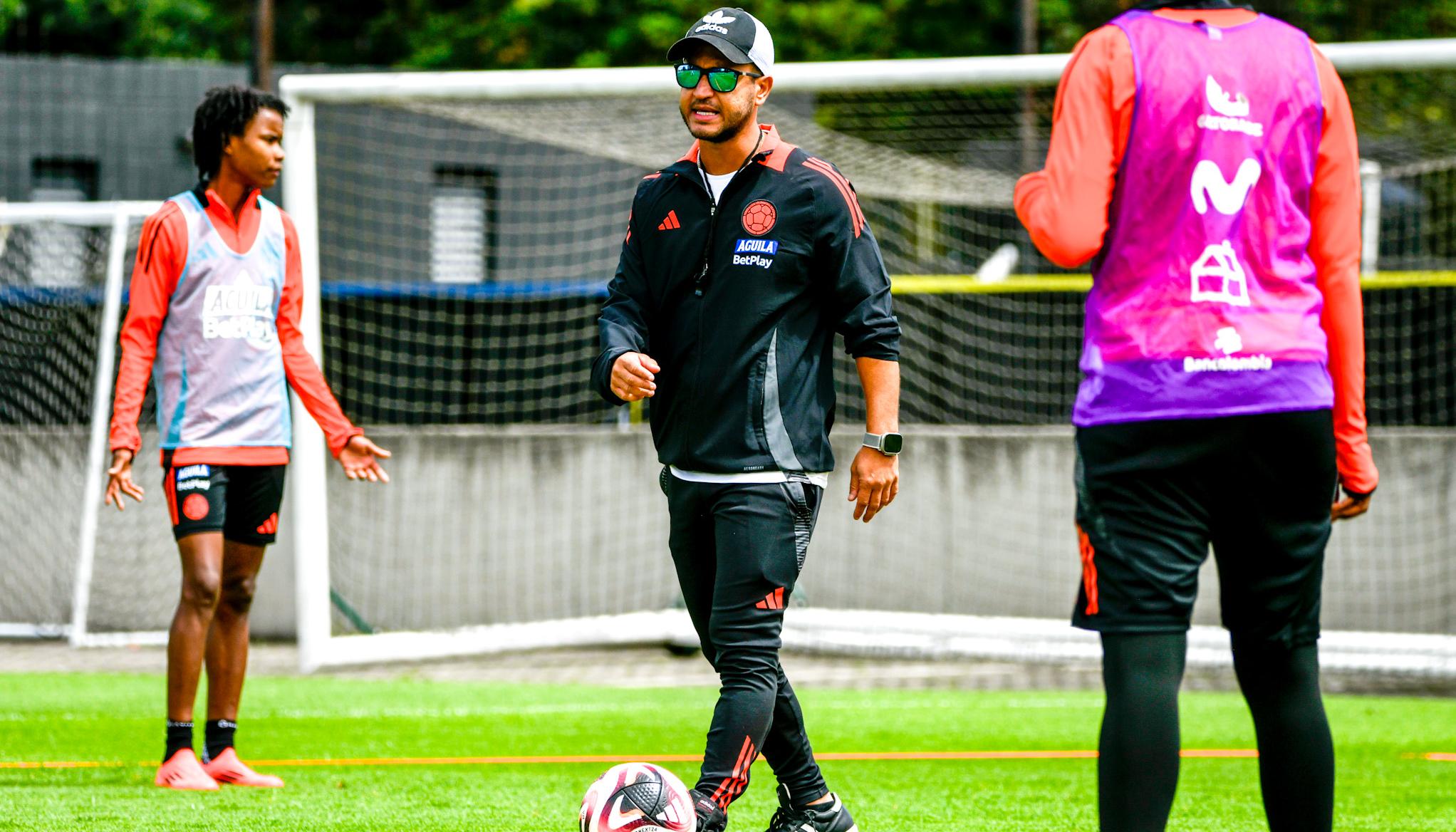 Ángelo Marsiglia, técnico de la Selección Colombia femenina. 