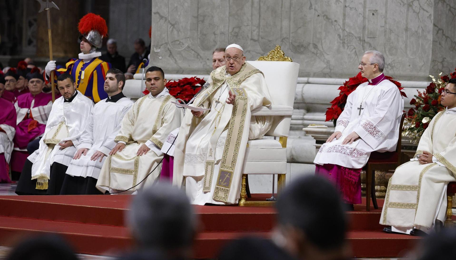 El Papa Francisco preside la Misa del Gallo en la Basílica de San Pedro 