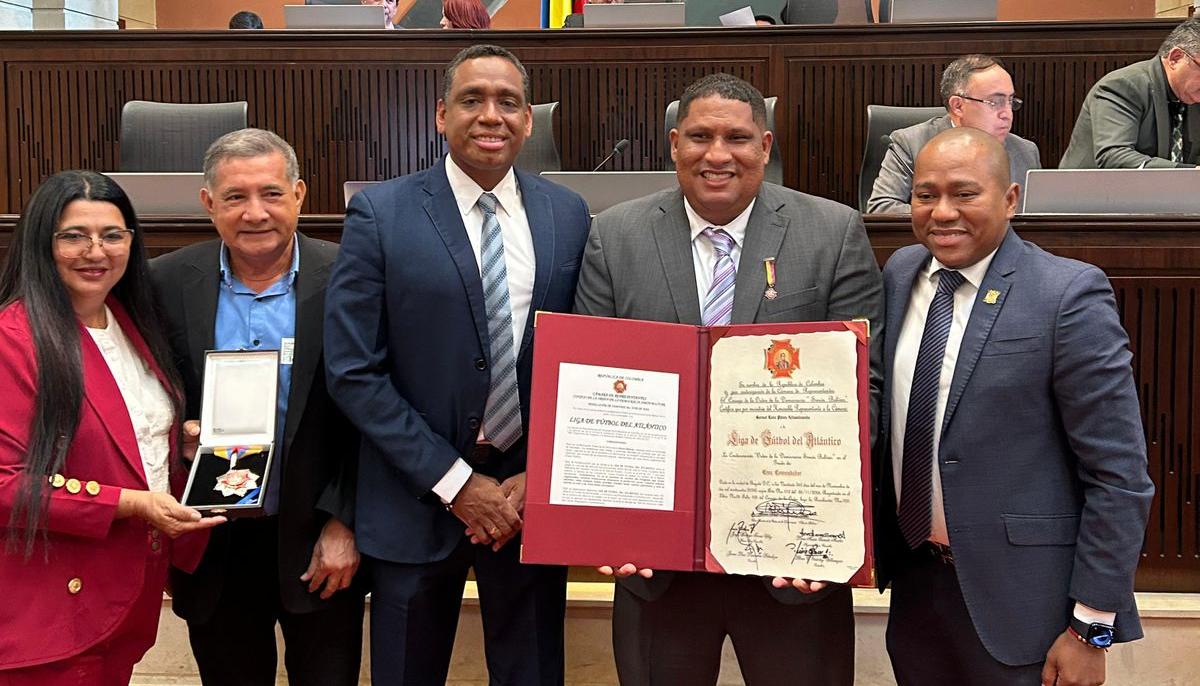 Francisco Sánchez, presidente de la Liga del Atlántico, recibió el reconocimiento en Bogotá. 