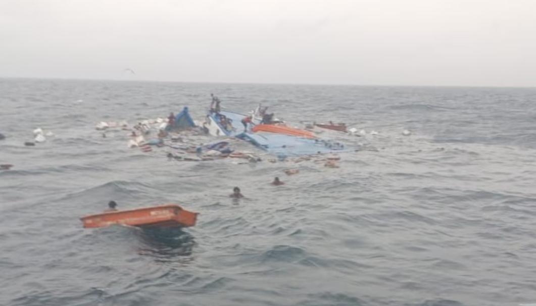 Se hundió, al parecer, luego de un fallo mecánico en el barco.