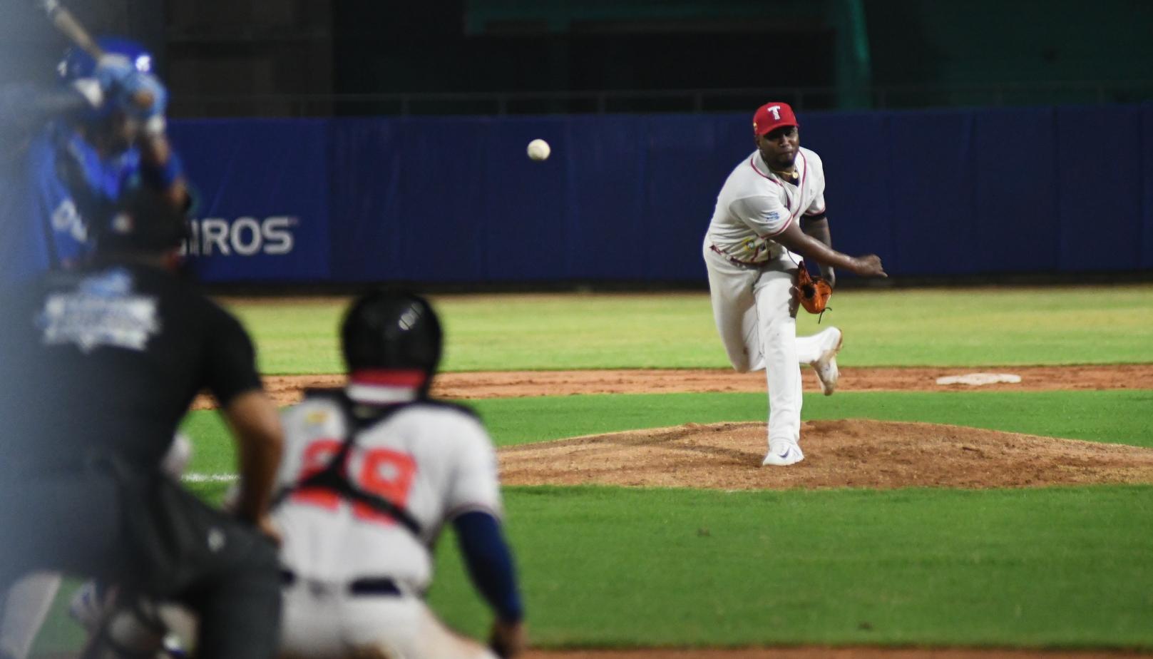 Julio Teherán trabajó cinco entradas en su debut con Tigres de Cartagena. 