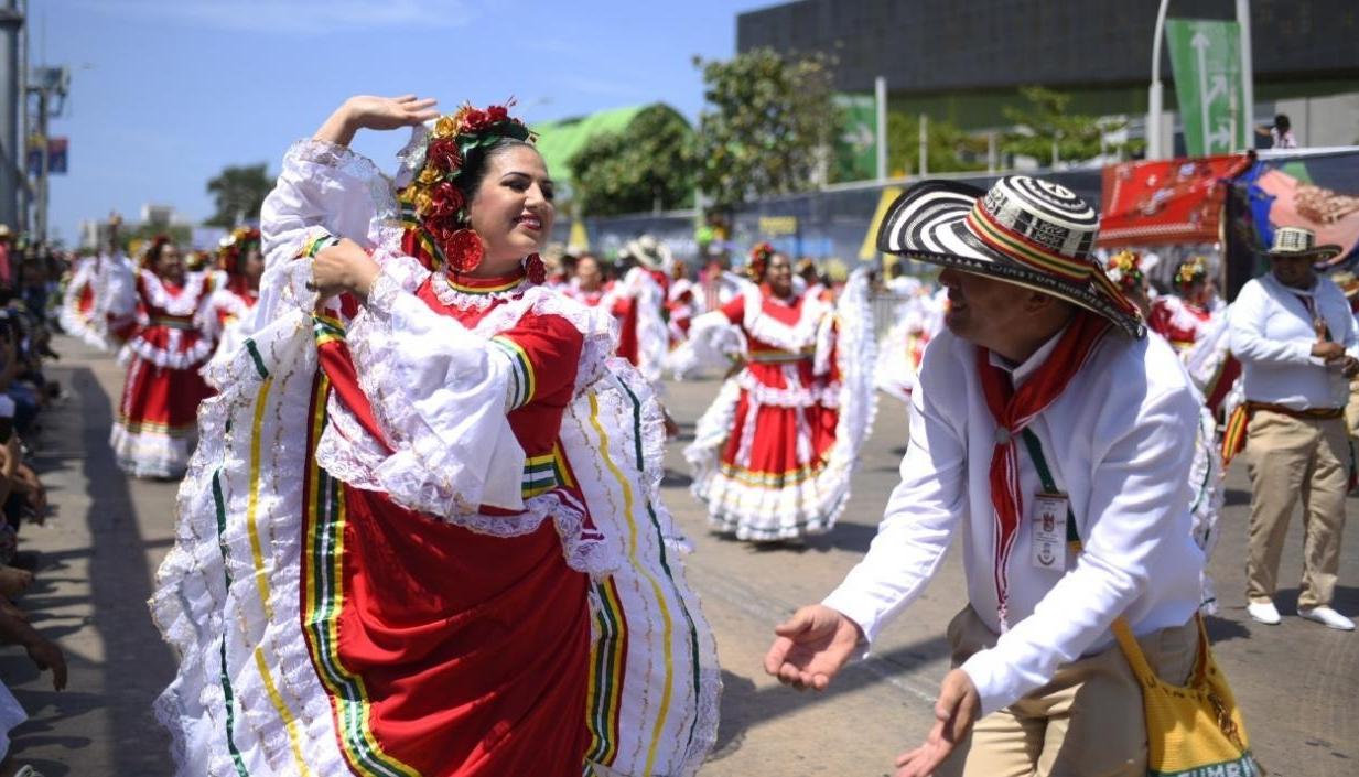 Pareja de cumbiamberos.