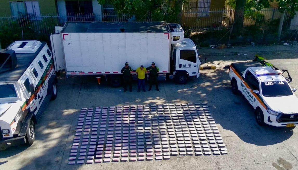 Cocaína que estaba oculta en una caleta dentro del camión. 