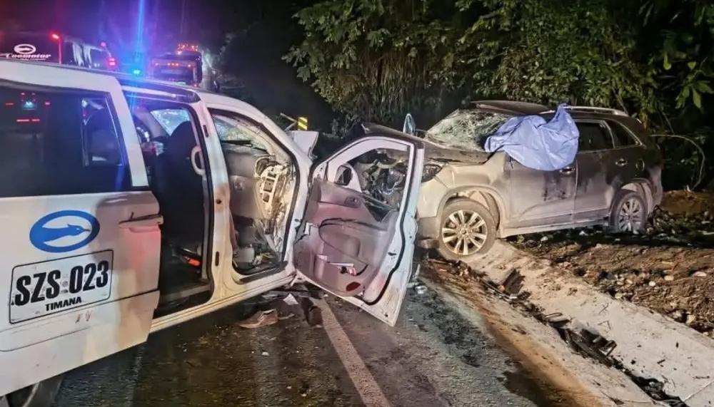 Así terminaron los vehículos tras el accidente.