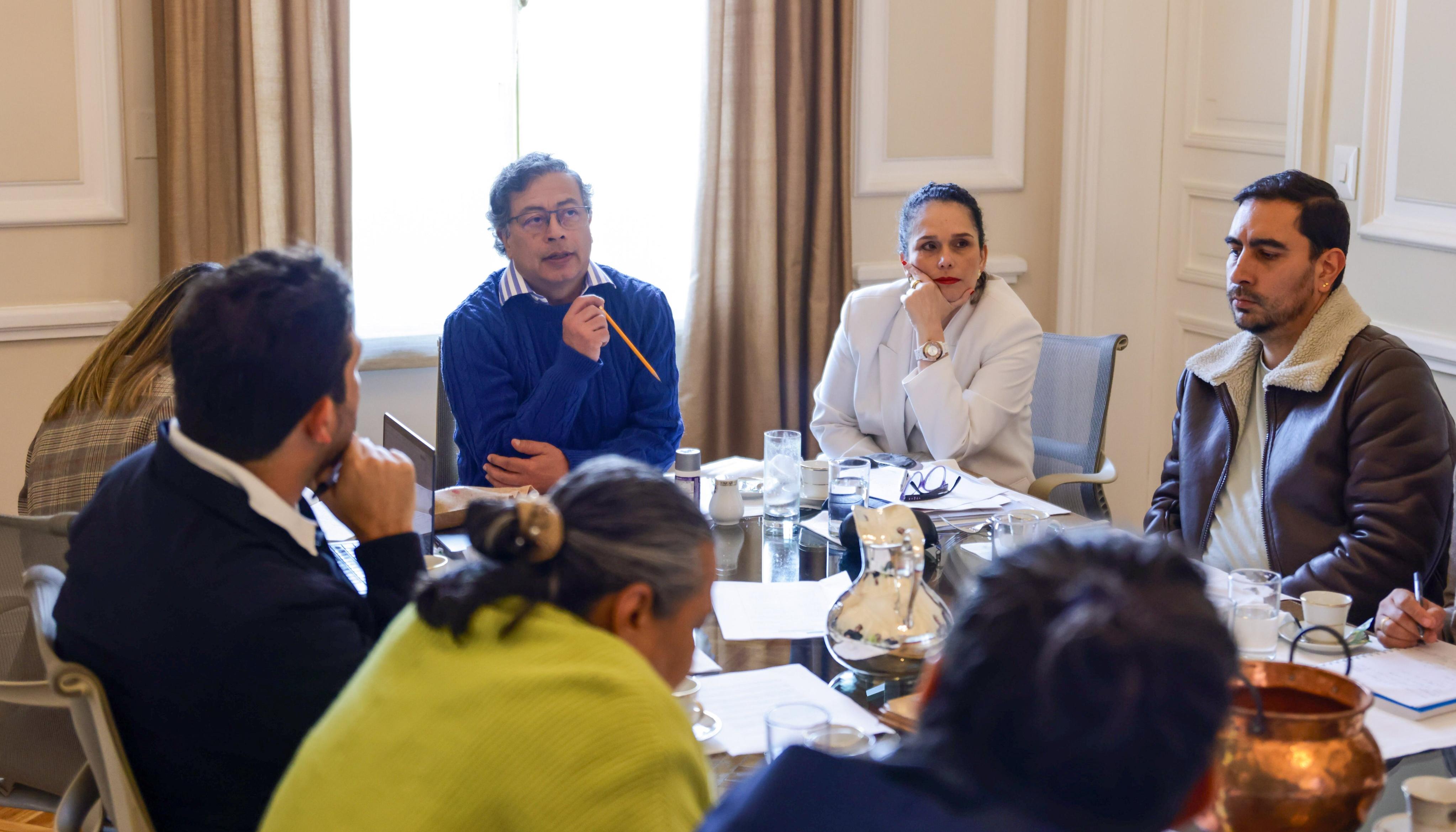 Reunión de Petro con su equipo de trabajo.