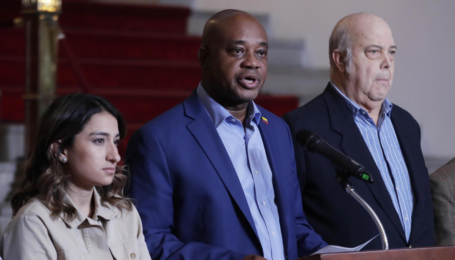 El Canciller de Colombia, Luis Gilberto Murillo, durante una rueda de prensa.