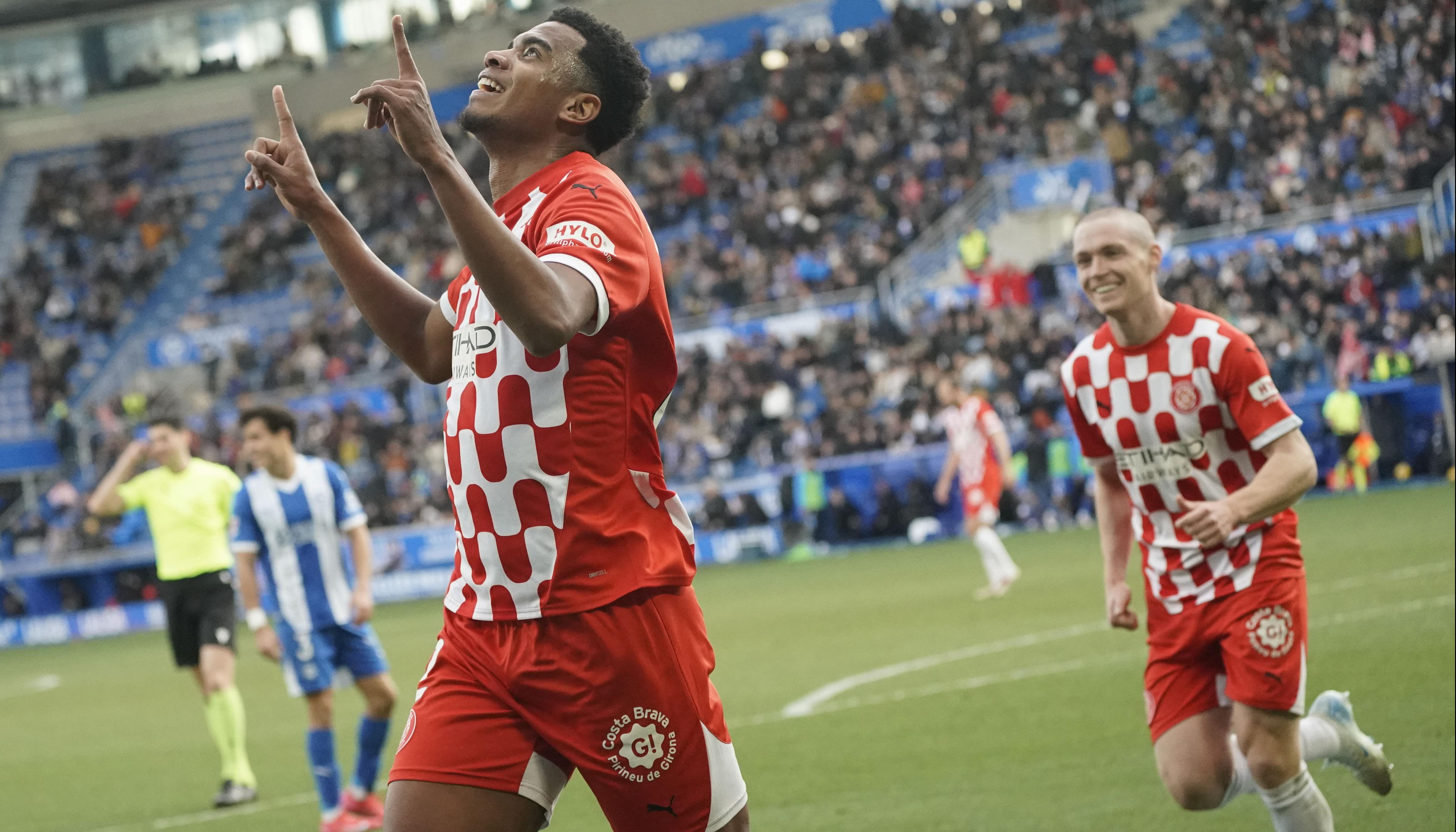 John Solis celebra tras marcar el gol que le dio la victoria al Girona sobre el Alavés.