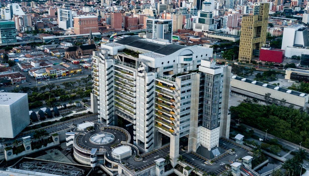 Edificio de EPM (centro) ubicado en Medellín.