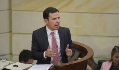 El Ministro, Guillermo Rivera en la plenaria del Senado en el estudio de la JEP.