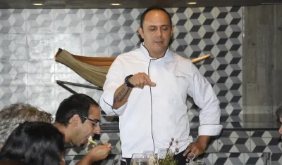 El chef Johnny Caballero del restaurante Ébano.