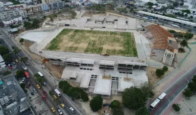 Estadio Romelio Martínez en construcción. 