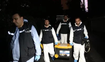 Policías forenses turcos inspeccionaron la casa del cónsul de Arabia Saudí.