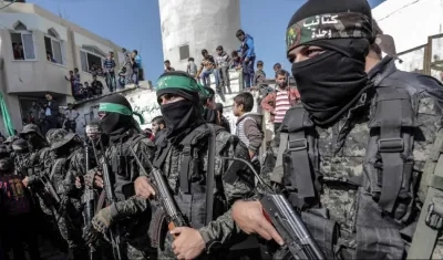 Combatientes de las Brigadas de Ezzeldin Al-Qassam, el brazo armado de la organización islamista palestina Hamás