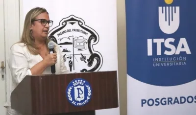 Bibiana Rincón, secretaria de Educación, en el lanzamiento de los posgrados del Itsa.