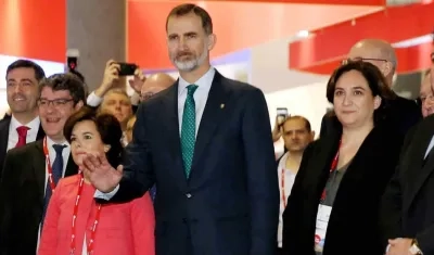 El Rey Felipe VI  junto a la alcaldesa de Barcelona Ada Colau.