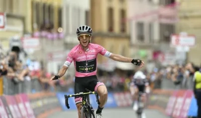 Simon Yates ganó su segunda etapa en el Giro. 