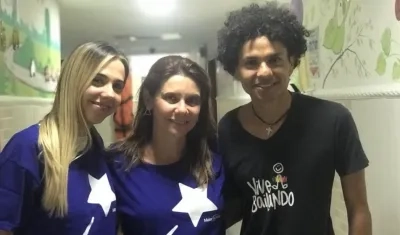 Integrantes de la organización Make a Wish y Álex Durán de Vive Bailando.