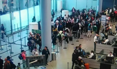 Llegada y salida de viajeros en las terminales aéreas de Colombia
