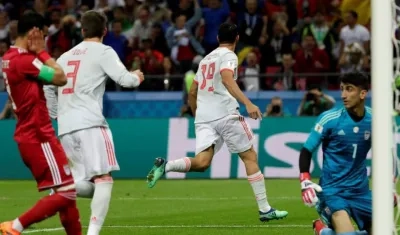 Diego Costa celebra la anotación del triunfo ante Irán.