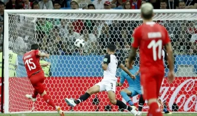 Acción del primer gol de Suiza. 