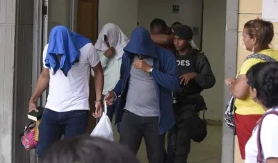 Los policías fueron llevados a audiencias en el Centro de Servicio Judicial de Barranquilla.