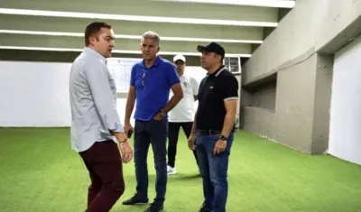 Iván Novella, gerente de la Selección Colombia; Carlos Queiroz, técnico de Colombia, y Luis Álvarez, Secretario de Deportes. 